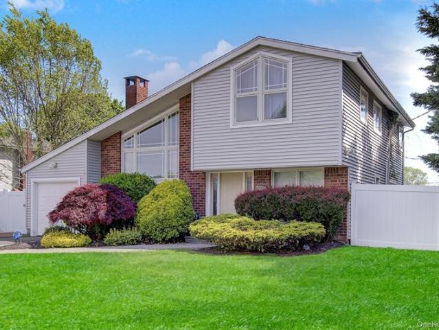 House for sale in Huntington, New York