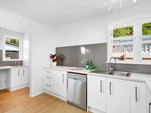 House for sale in Days Bay, Wellington