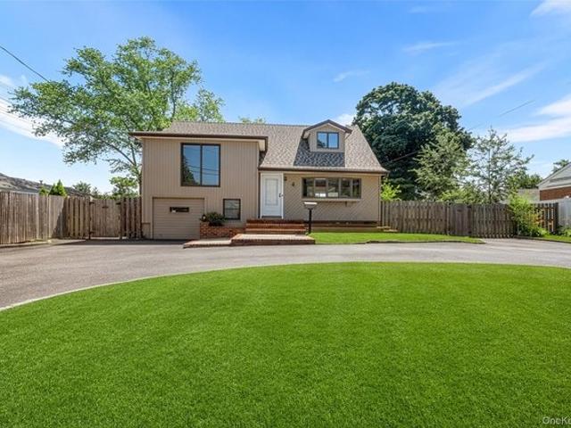 House for sale in Huntington, New York