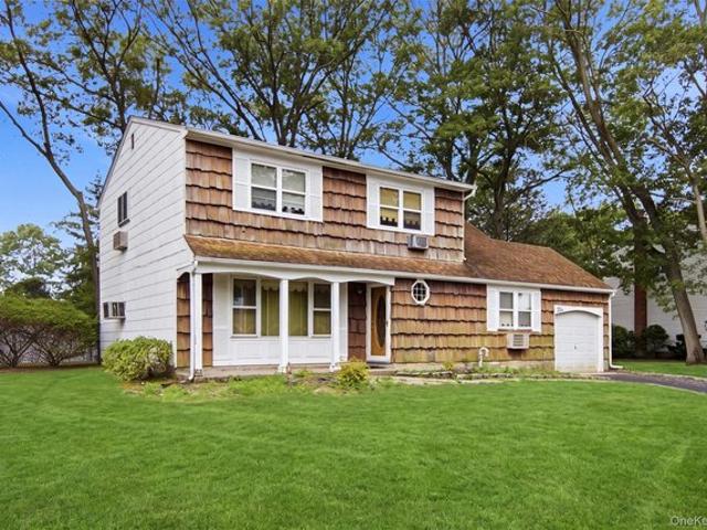 House for sale in Smithtown, New York