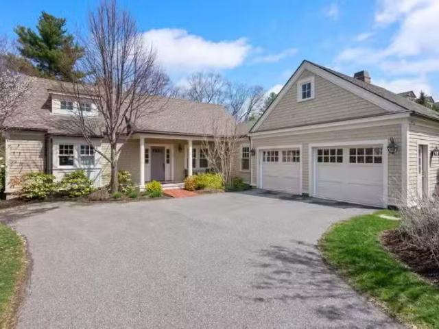 Condo for sale in Waltham