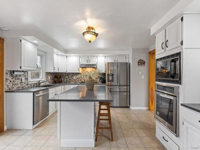 House for sale in Baldwin Place, New York