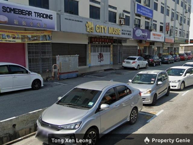 Shop for sale in Malaka