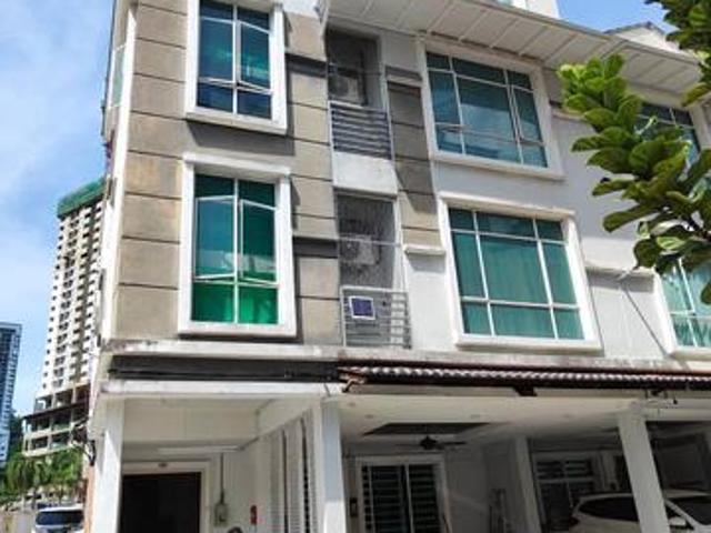 Townhouse for sale in Mukim 13, Georgetown