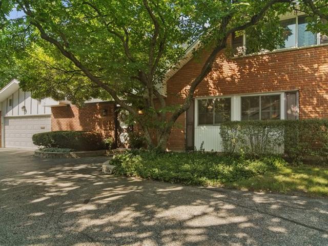 Townhouse for sale in Plum Grove Village, Rolling Meadows