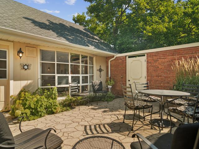 Townhouse for sale in Plum Grove Village, Rolling Meadows