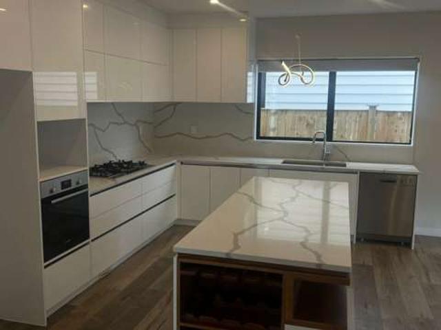 House for rent in Paremoremo