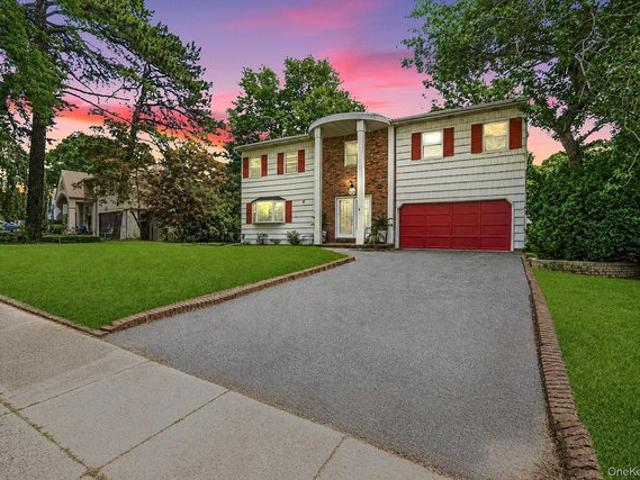 House for sale in Smithtown, New York