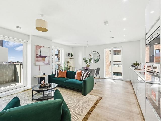 Apartment for rent in Seven Kings, Greater London
