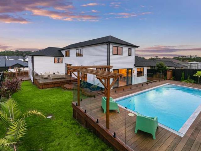 House for sale in Riverhead