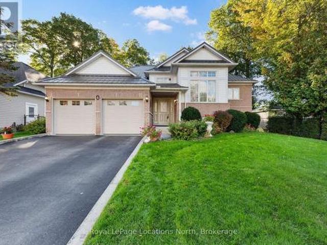 House for sale in Wasaga Beach, Central Ontario