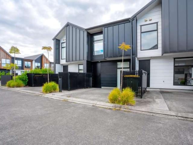 Townhouse for sale in Kumeū, Rodney
