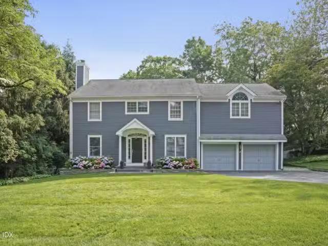 House for rent in Darien