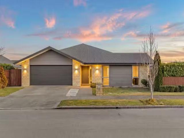 House for sale in Chaslands, Canterbury