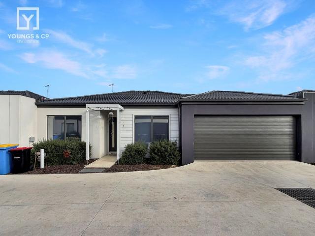 Townhouse for rent in Kaarimba, Victoria