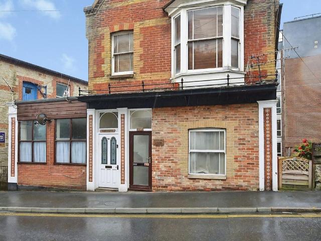 Apartment for rent in Cowlease, Ventnor