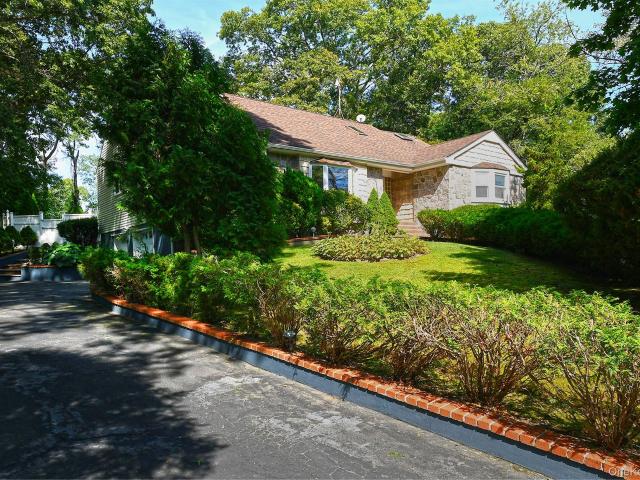 House for sale in Commack, Town of Huntington