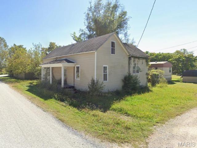 House for sale in Lenzburg, Illinois