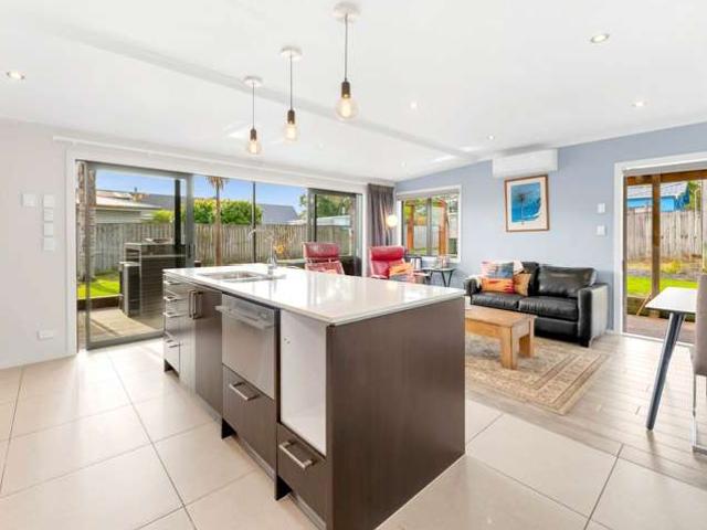 House for sale in Beachlands