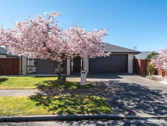 House for sale in Chaslands, Canterbury