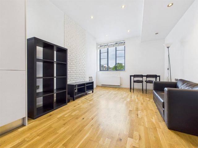 Apartment for rent in London Borough of Ealing, Greater London
