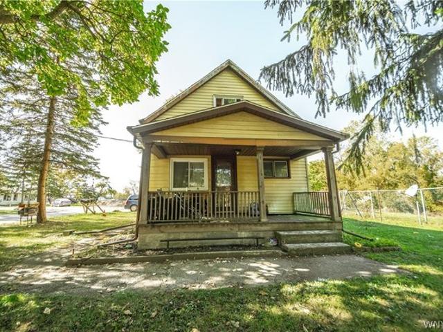 House for sale in Bowmansville, New York