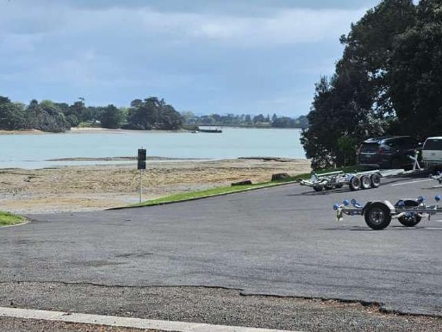 Land for sale in Awhitu, Oroua County