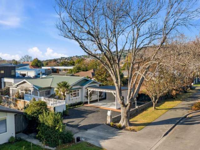 House for sale in Chaslands, Canterbury