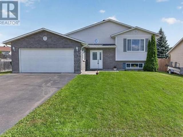 House for sale in Renfrew, Ontario