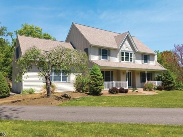 House for sale in Lebanon, New Jersey