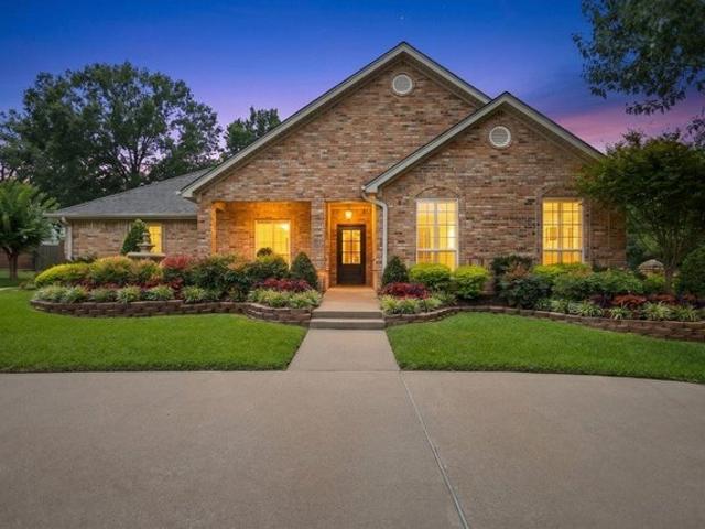 House for sale in Henderson, Texas