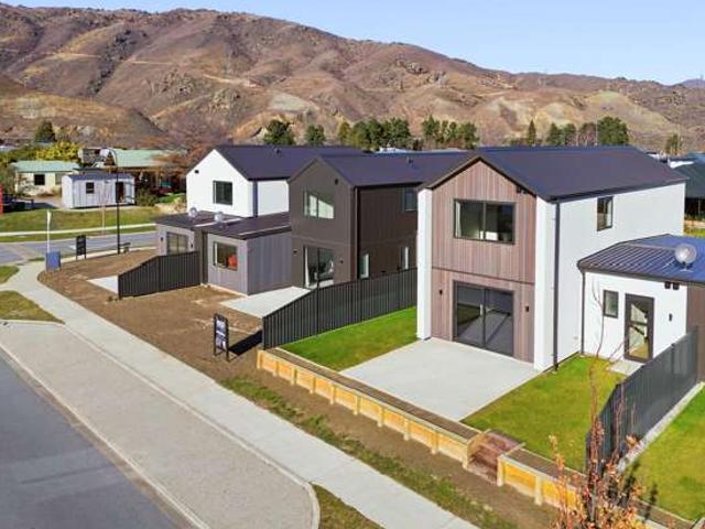 Townhouse for sale in Otakou
