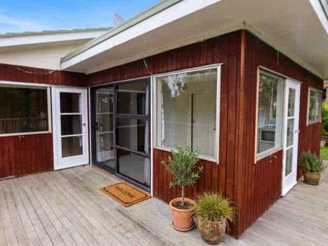 House for rent in Oratia, Oroua County