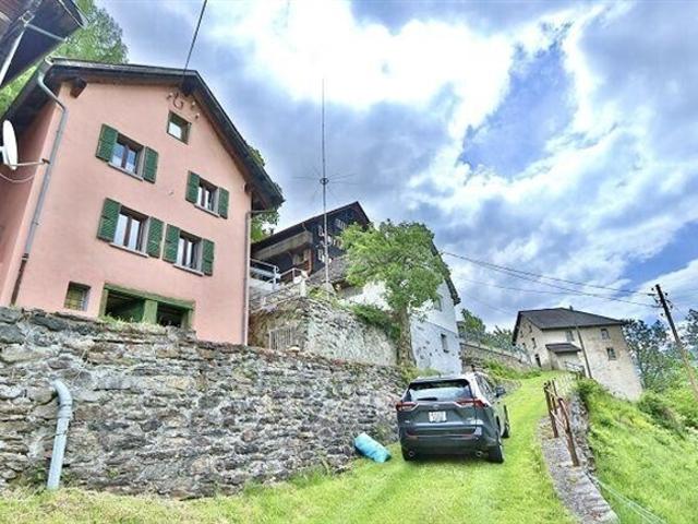 Einfamilienhaus kaufen in Quinto, Tessin
