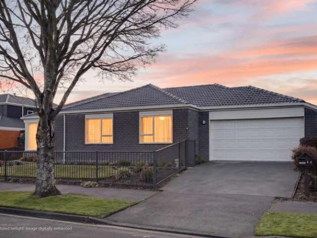 House for sale in Chaslands, Canterbury