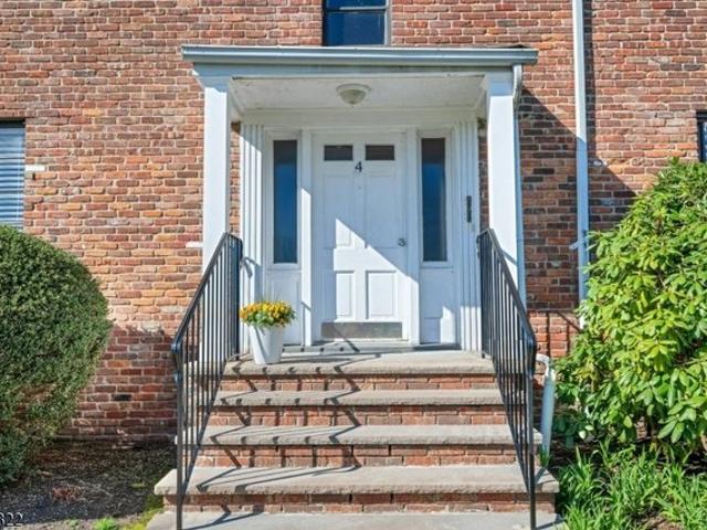 House for sale in Springfield, New Jersey