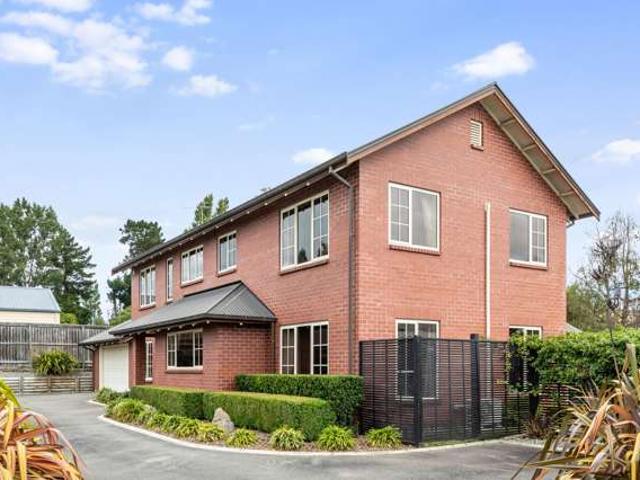 House for sale in Chaslands, Canterbury