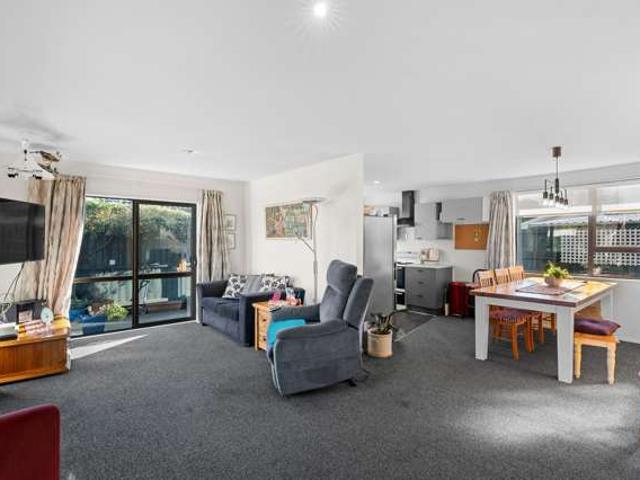 House for sale in Chaslands, Canterbury
