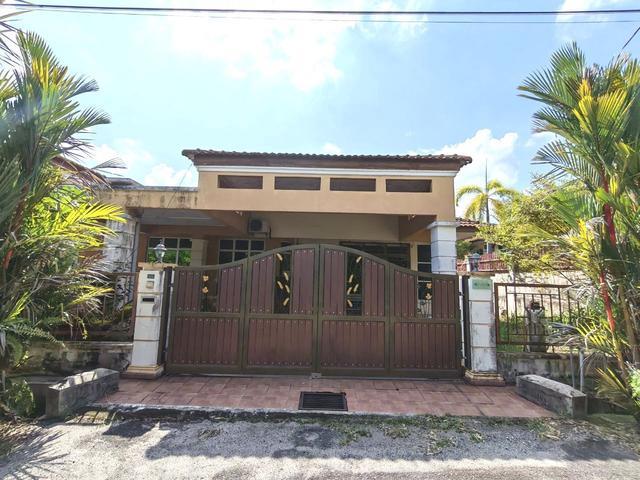 Terraced House for sale in Rembia, Malaka