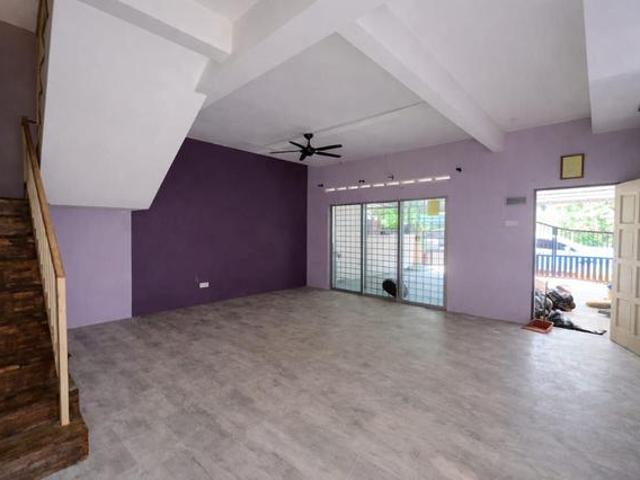 Terraced House for sale in Malaka