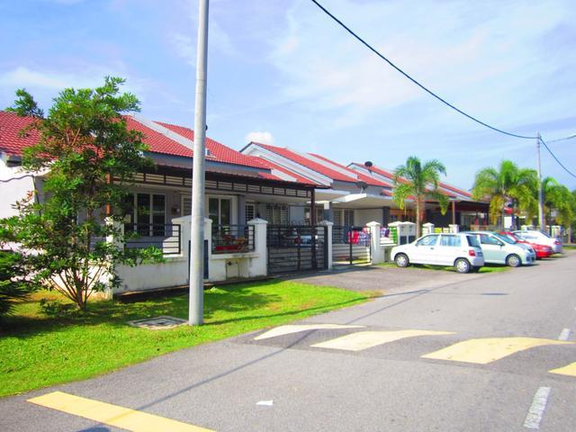 Terraced House for sale in Tanjong Sepat, Selangor