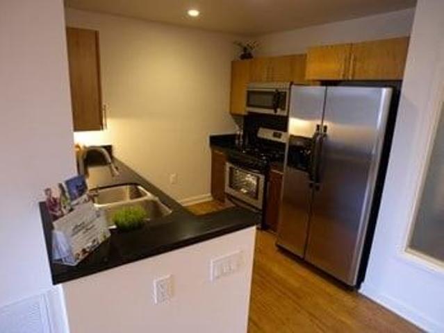 Apartment for rent in Canoga Park, California