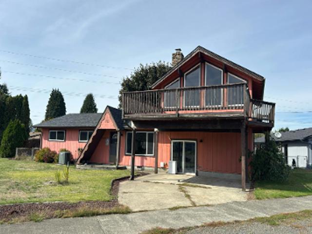 House for sale in Castle Rock, Cowlitz County
