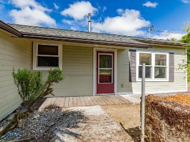 House for sale in Myrtle Point