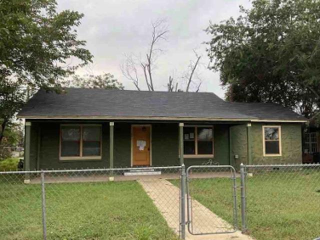 House for sale in Poteet, Texas