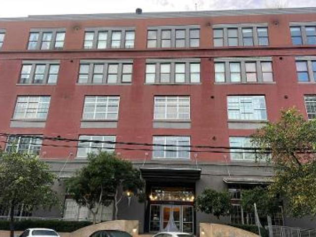 Condo for sale in Oakland, California