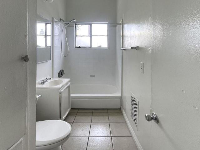 Apartment for rent in Canoga Park, California