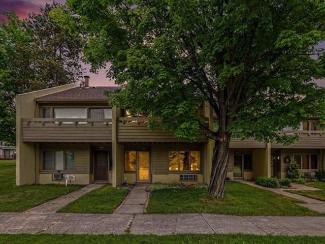 Townhouse for sale in Cedar, Michigan
