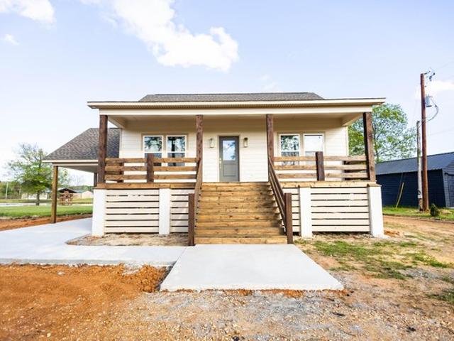 House for sale in Aberdeen, Mississippi
