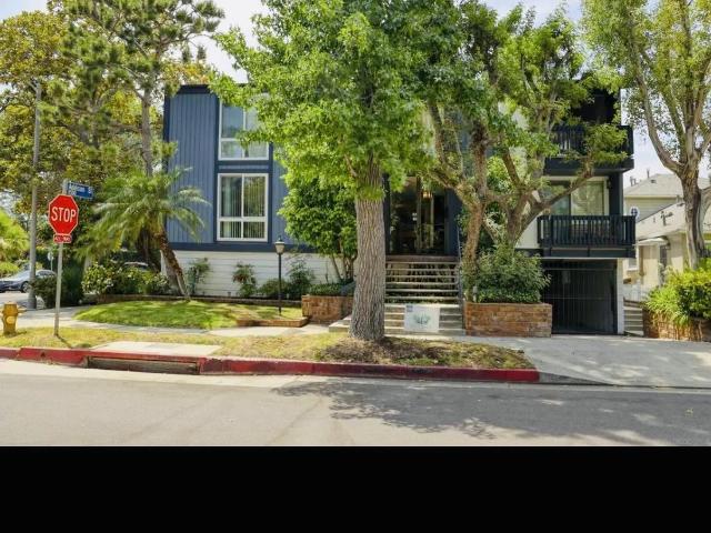 Condo for sale in Canoga Park, California